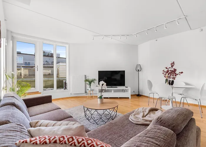 Top Floor With Balcony - Super Central - 5 Pax